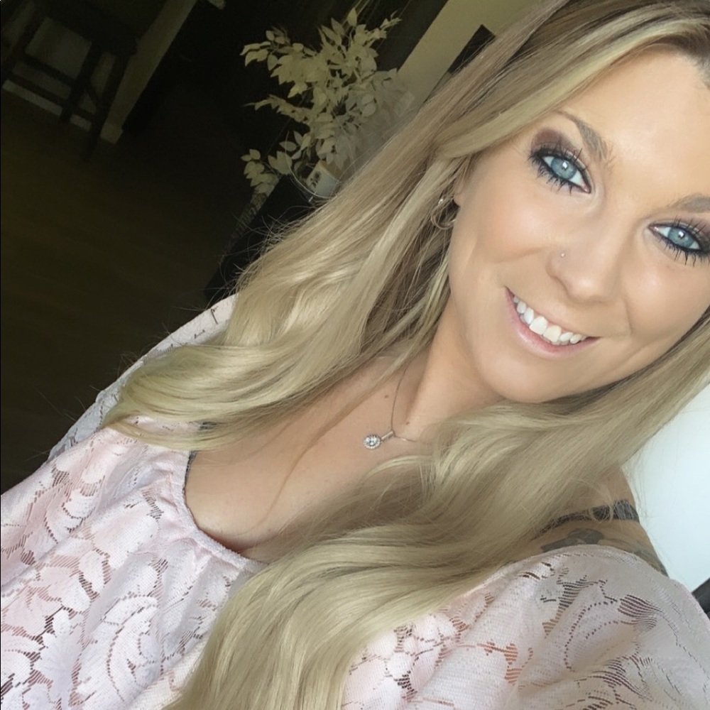 Meet your Posher, Caitlin